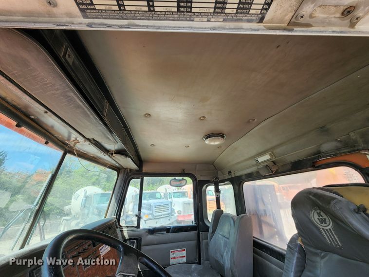 image for item KF9049 2003 Kenworth T800  ready mix truck