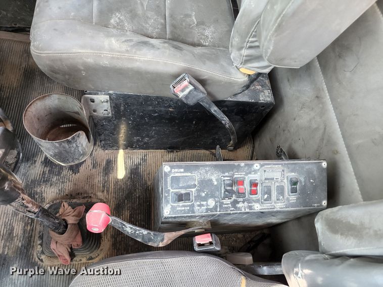 image for item KF9049 2003 Kenworth T800  ready mix truck