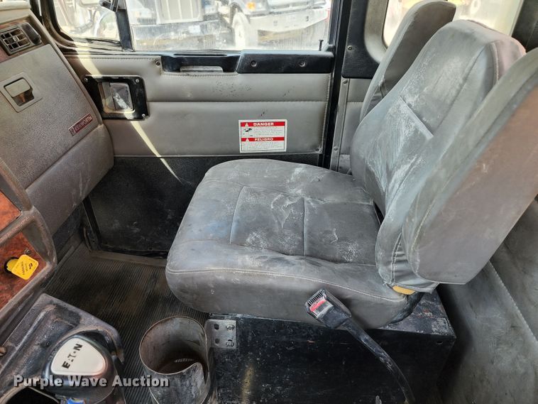 image for item KF9049 2003 Kenworth T800  ready mix truck