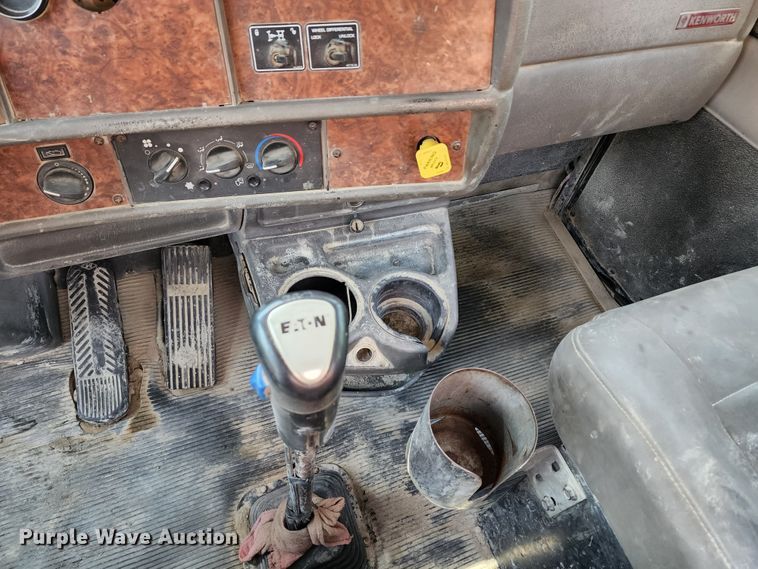 image for item KF9049 2003 Kenworth T800  ready mix truck