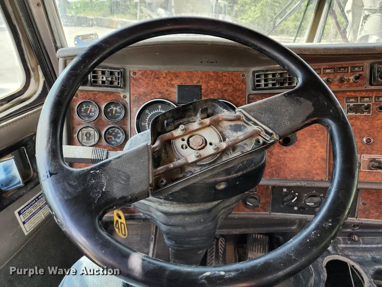 image for item KF9049 2003 Kenworth T800  ready mix truck