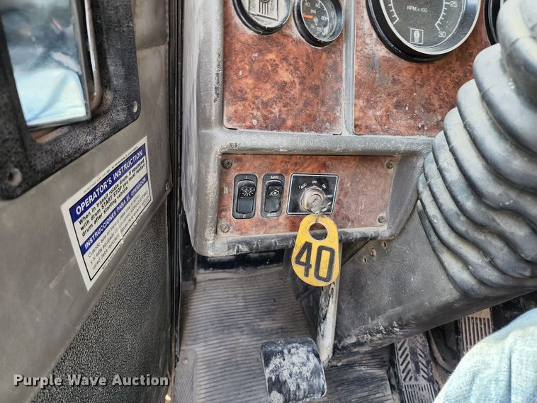 image for item KF9049 2003 Kenworth T800  ready mix truck