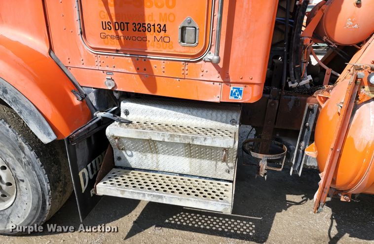 image for item KF9049 2003 Kenworth T800  ready mix truck