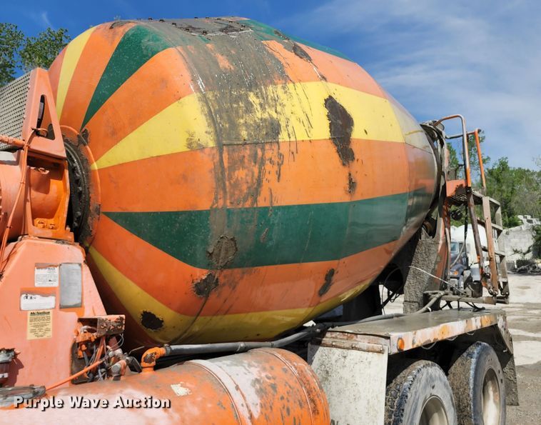 image for item KF9049 2003 Kenworth T800  ready mix truck