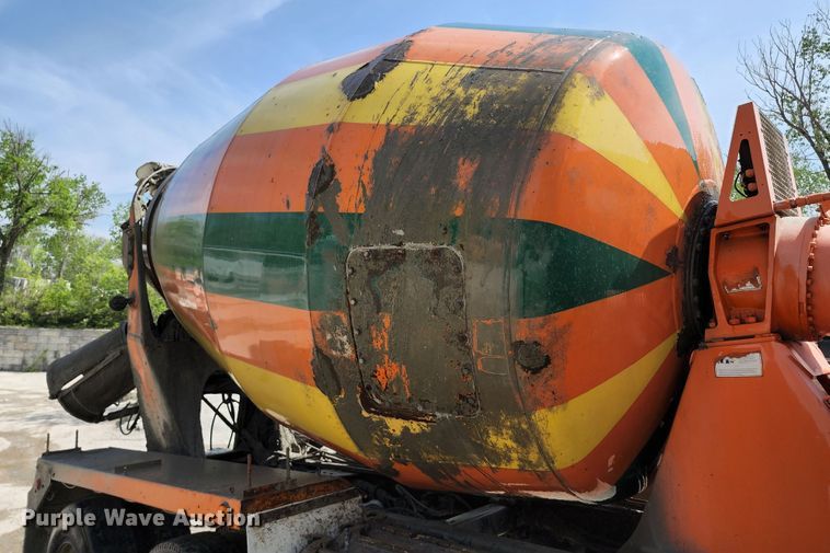 image for item KF9049 2003 Kenworth T800  ready mix truck