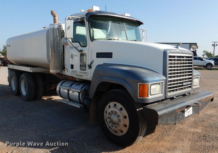 image for item KP9074 2008 Mack CHU613  water truck