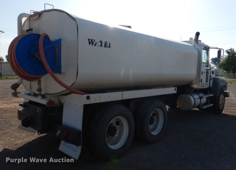 image for item KP9074 2008 Mack CHU613  water truck