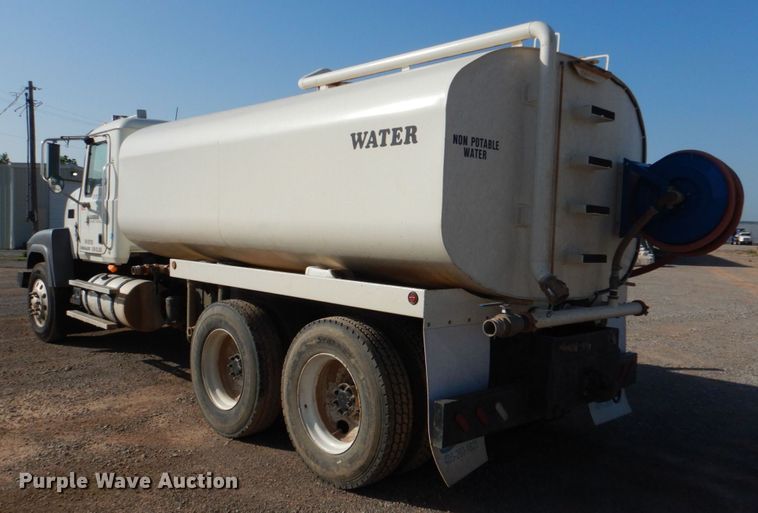 image for item KP9074 2008 Mack CHU613  water truck