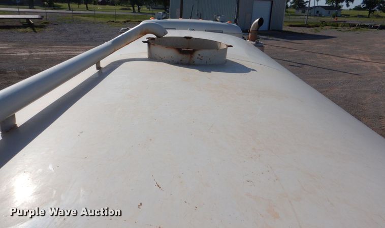 image for item KP9074 2008 Mack CHU613  water truck