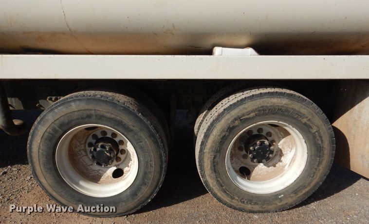 image for item KP9074 2008 Mack CHU613  water truck