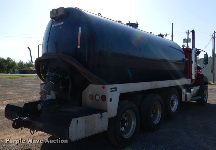 image for item KP9075 2013 Caterpillar CT660  vacuum truck