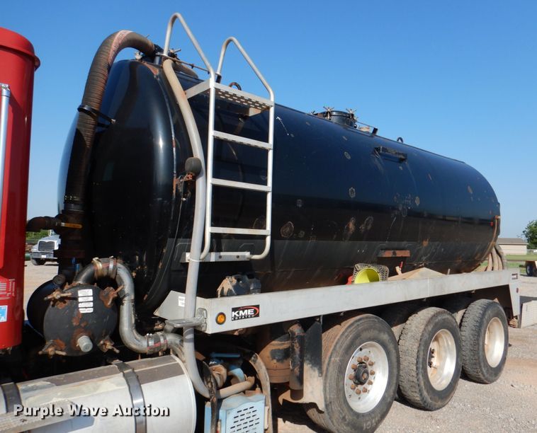 image for item KP9075 2013 Caterpillar CT660  vacuum truck