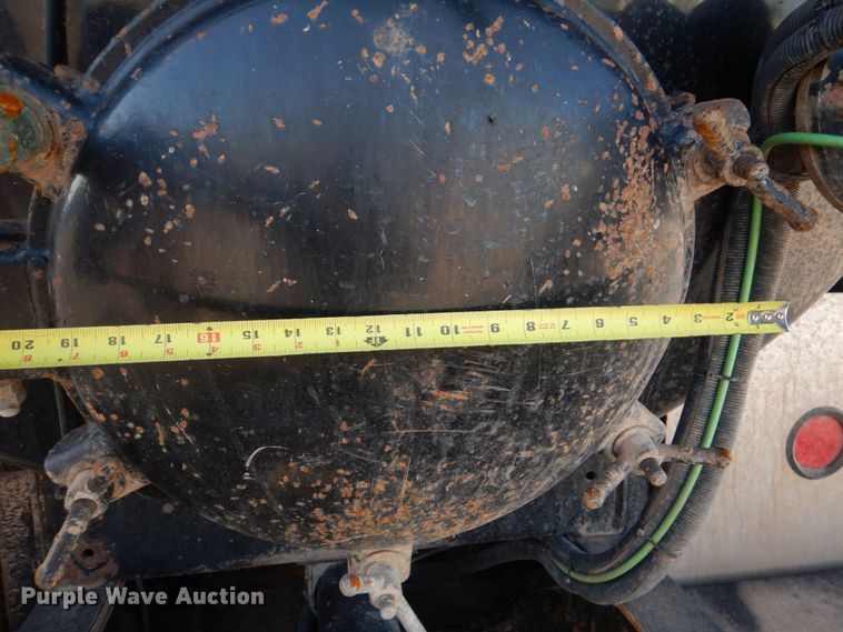 image for item KP9075 2013 Caterpillar CT660  vacuum truck