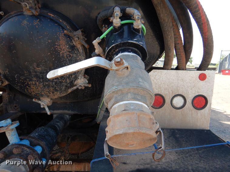 image for item KP9075 2013 Caterpillar CT660  vacuum truck