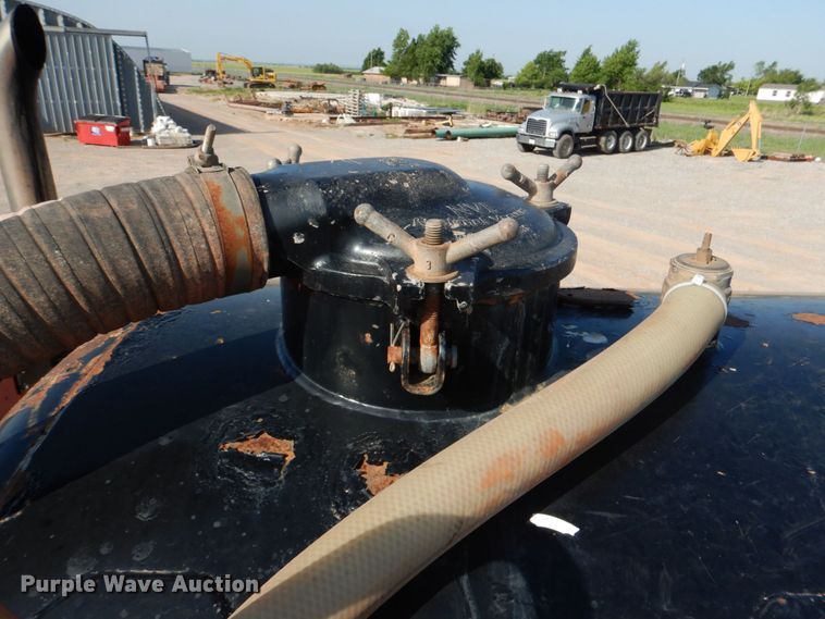 image for item KP9075 2013 Caterpillar CT660  vacuum truck