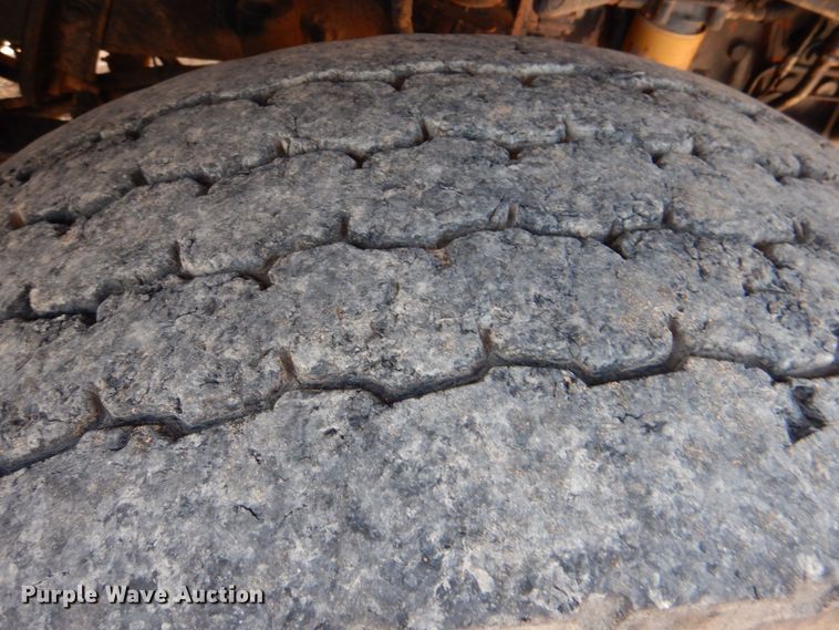 image for item KP9075 2013 Caterpillar CT660  vacuum truck