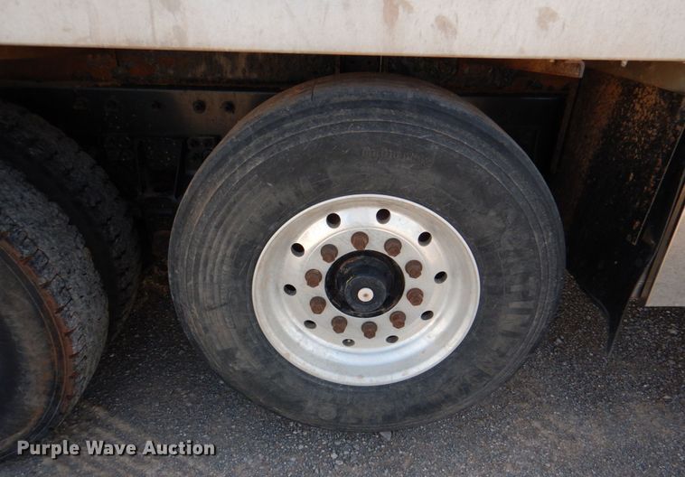 image for item KP9075 2013 Caterpillar CT660  vacuum truck