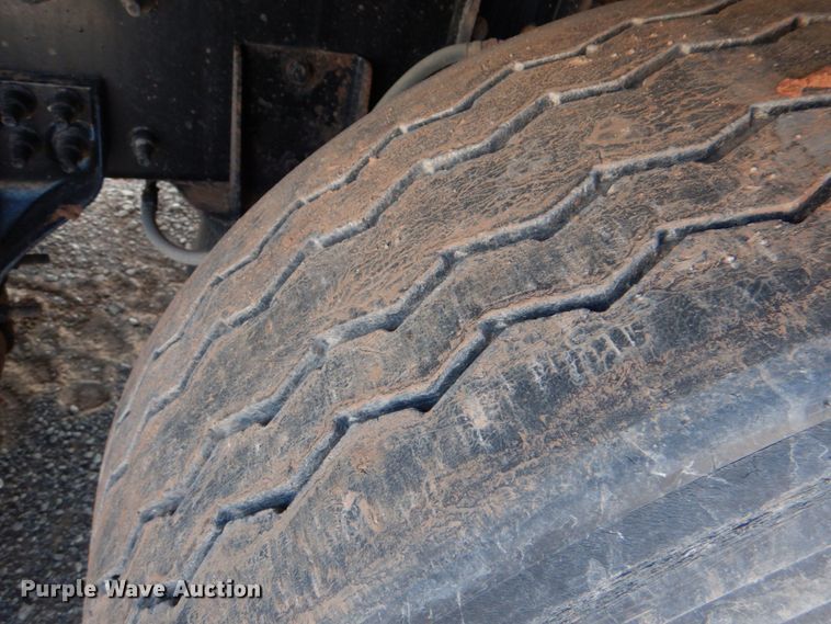 image for item KP9075 2013 Caterpillar CT660  vacuum truck