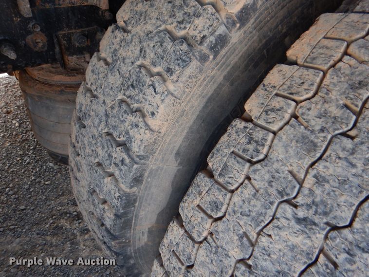 image for item KP9075 2013 Caterpillar CT660  vacuum truck