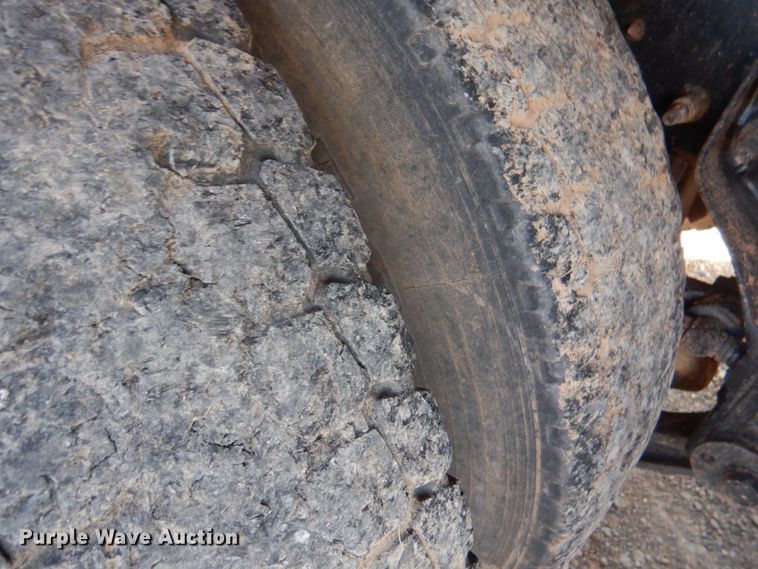 image for item KP9075 2013 Caterpillar CT660  vacuum truck