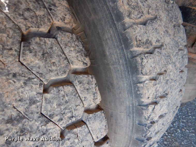 image for item KP9075 2013 Caterpillar CT660  vacuum truck