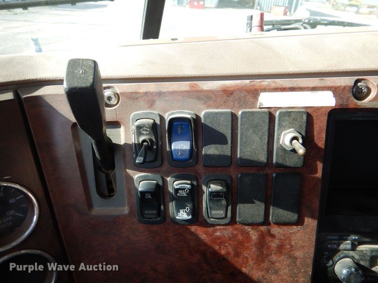 image for item KP9076 2009 Mack Granite GU713  dump truck