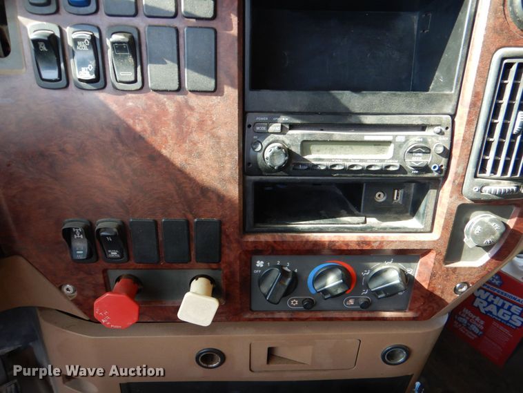 image for item KP9076 2009 Mack Granite GU713  dump truck