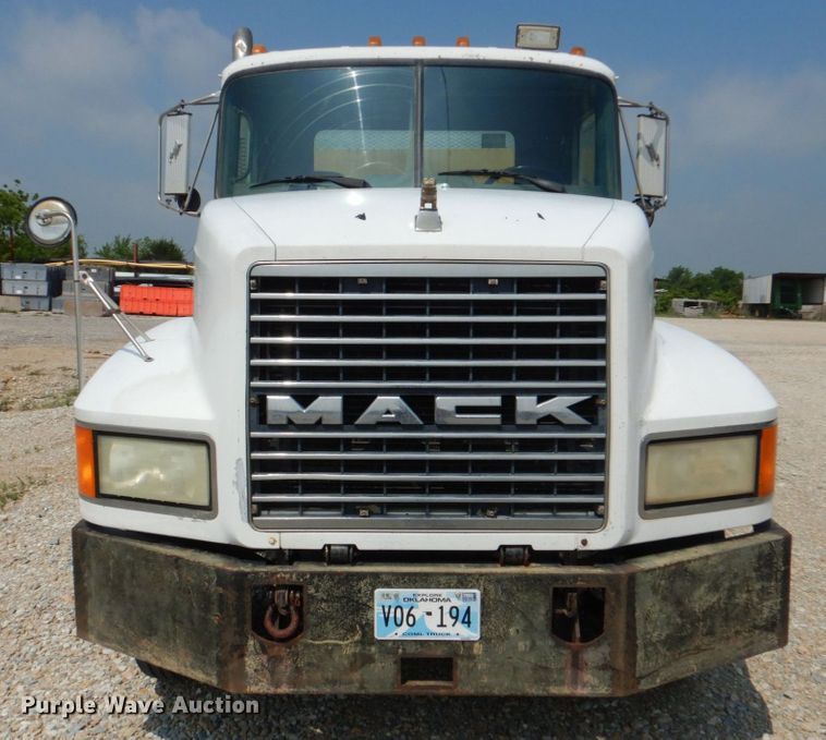 image for item KP9120 1995 Mack CH613  water truck