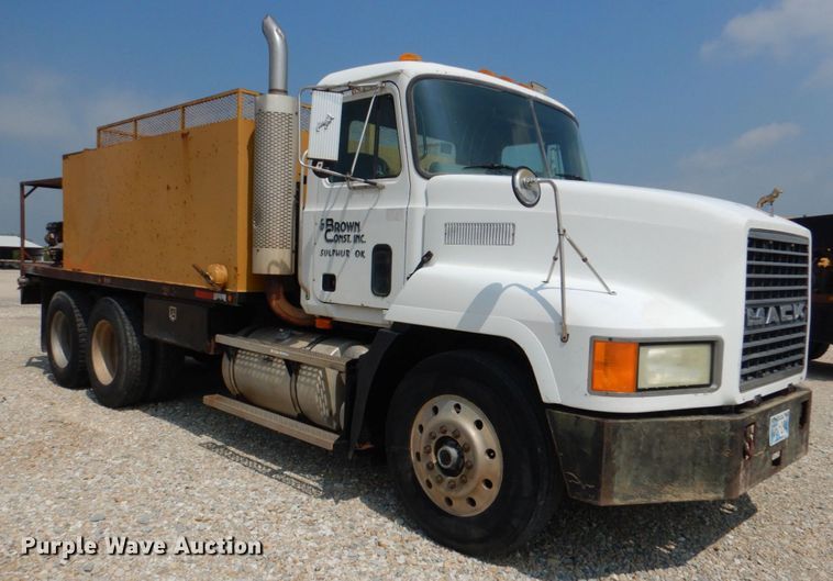 image for item KP9120 1995 Mack CH613  water truck