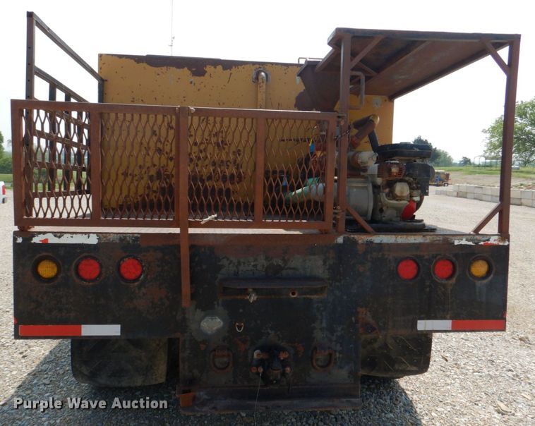 image for item KP9120 1995 Mack CH613  water truck