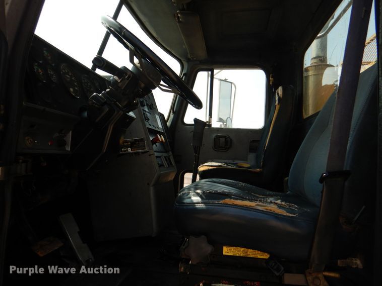 image for item KP9120 1995 Mack CH613  water truck