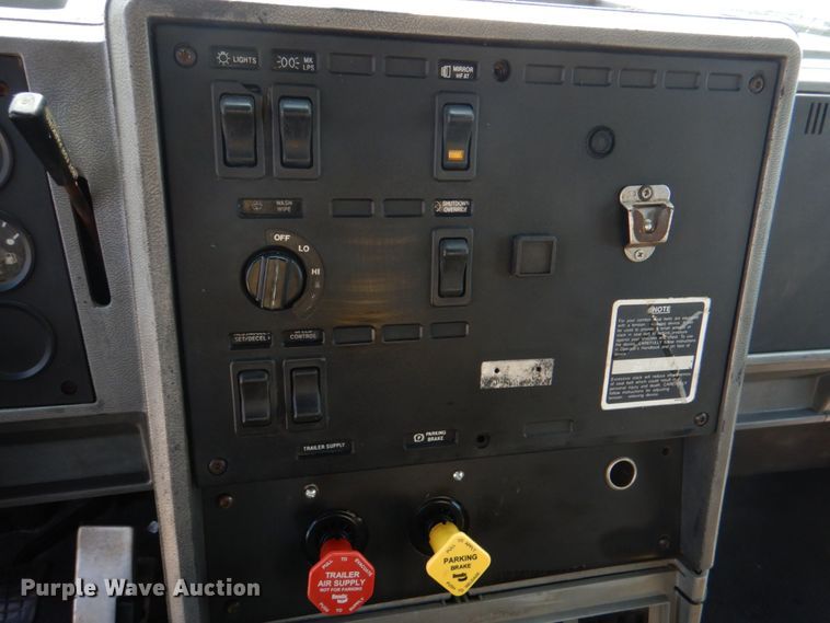 image for item KP9120 1995 Mack CH613  water truck