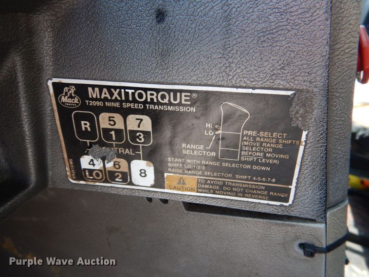 image for item KP9120 1995 Mack CH613  water truck