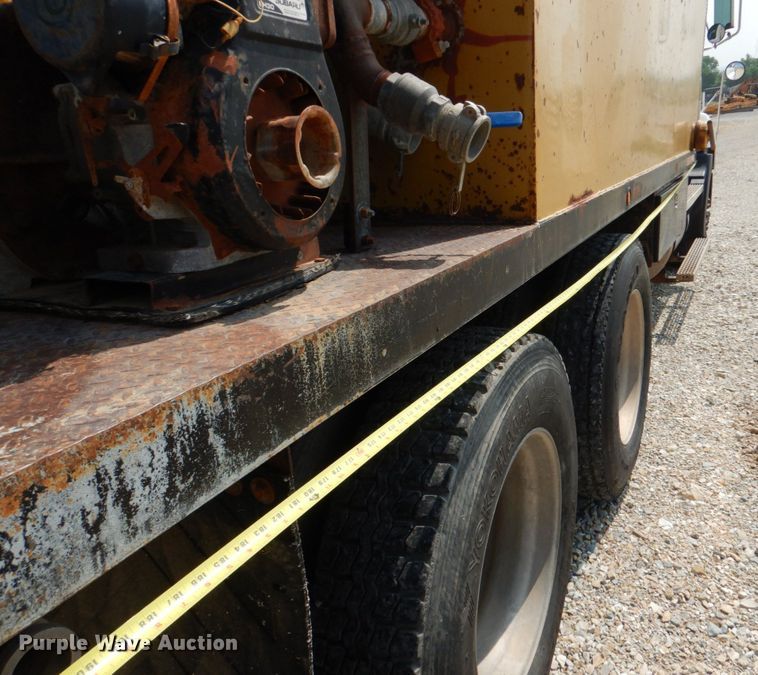 image for item KP9120 1995 Mack CH613  water truck