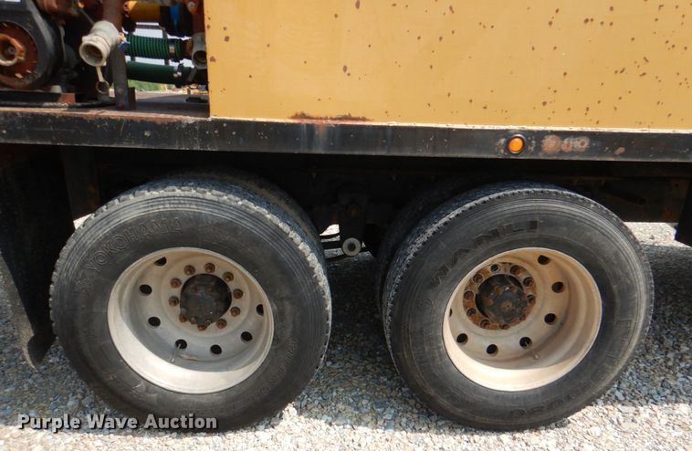 image for item KP9120 1995 Mack CH613  water truck