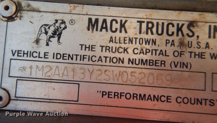 image for item KP9120 1995 Mack CH613  water truck
