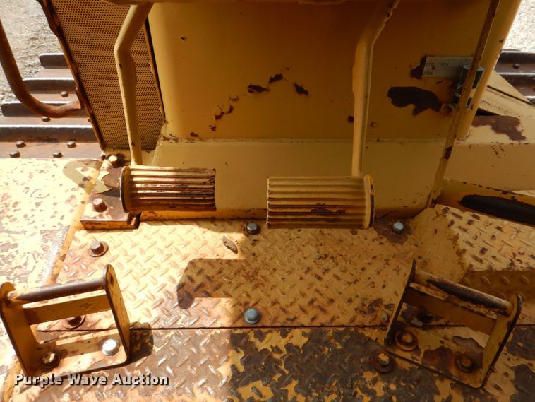 image for item KP9129 1979 Caterpillar D7G  cable plow