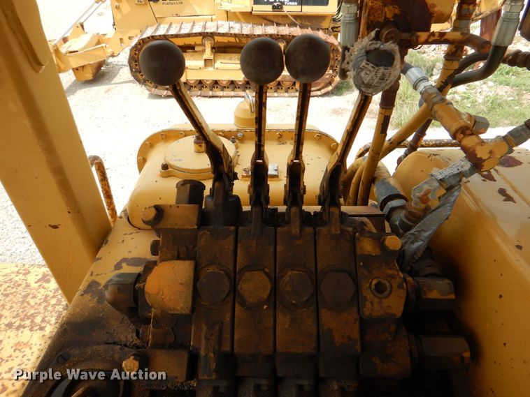 image for item KP9129 1979 Caterpillar D7G  cable plow