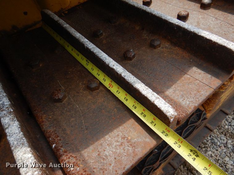 image for item KP9129 1979 Caterpillar D7G  cable plow