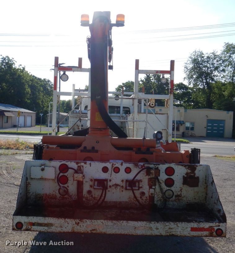 image for item KR9302 2005 Freightliner Business Class M2  crane truck