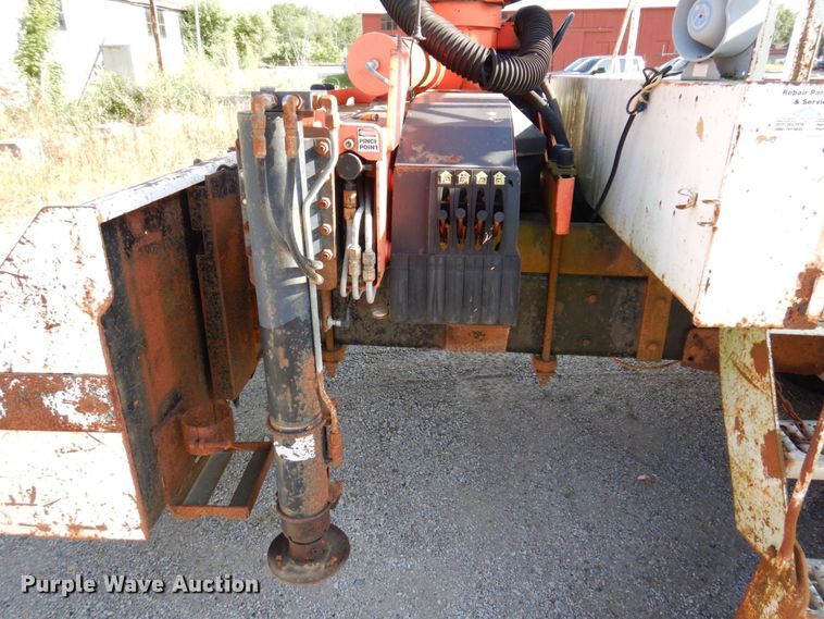 image for item KR9302 2005 Freightliner Business Class M2  crane truck