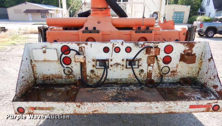 image for item KR9302 2005 Freightliner Business Class M2  crane truck