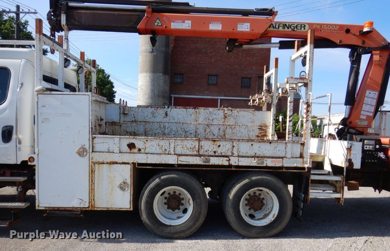 image for item KR9302 2005 Freightliner Business Class M2  crane truck