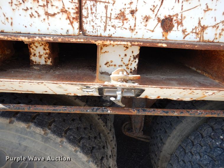 image for item KR9302 2005 Freightliner Business Class M2  crane truck