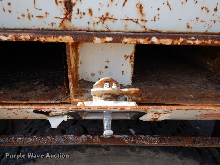 image for item KR9302 2005 Freightliner Business Class M2  crane truck