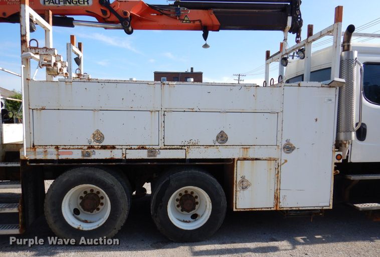 image for item KR9302 2005 Freightliner Business Class M2  crane truck