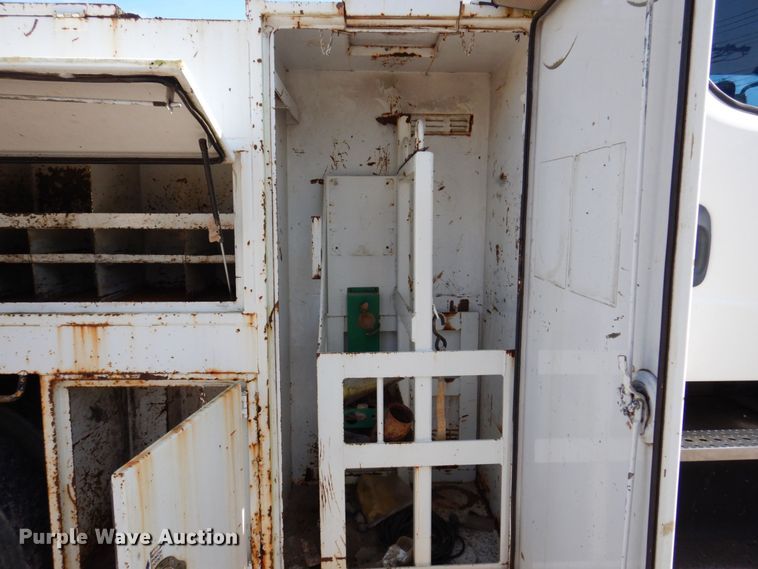 image for item KR9302 2005 Freightliner Business Class M2  crane truck