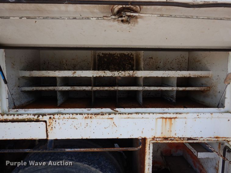 image for item KR9302 2005 Freightliner Business Class M2  crane truck