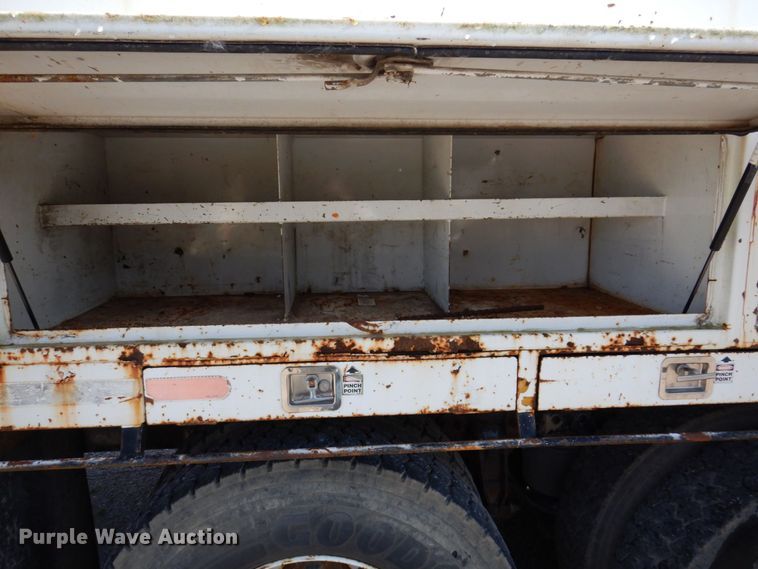 image for item KR9302 2005 Freightliner Business Class M2  crane truck