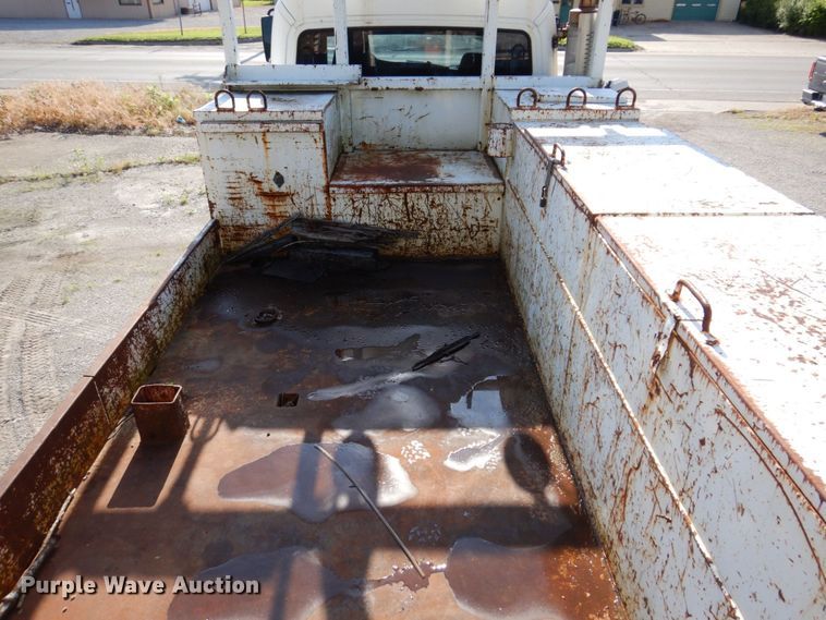 image for item KR9302 2005 Freightliner Business Class M2  crane truck